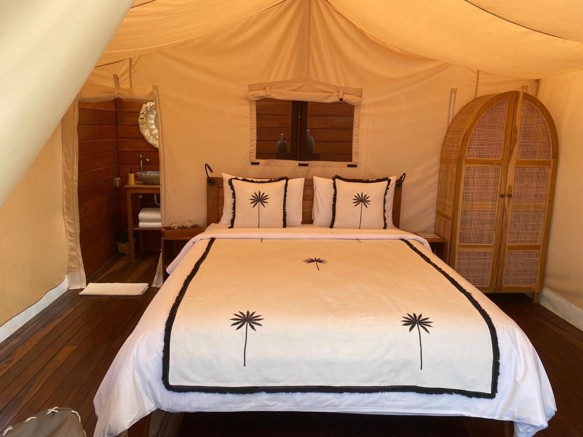 Bali Cliff Glamping Hotel Seraya Exterior photo